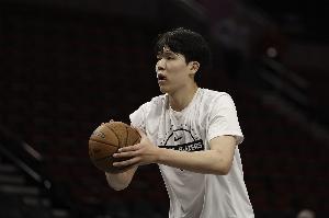 媒体人：杨瀚森还没使出100%的状态 发展联盟队友球商真配不上他