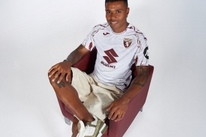 迪马：卡利亚里正与都灵谈中场安乔林，他可能很快再次更换球队