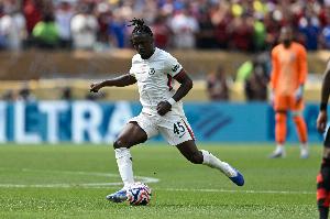 邮报：切尔西中场拉维亚伤情成谜，曼联去年夏天曾有意引进