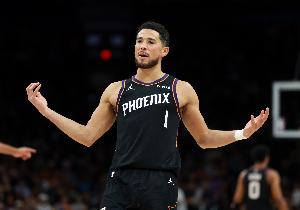 今日太阳客战活塞 布克因脚踝伤势将缺战