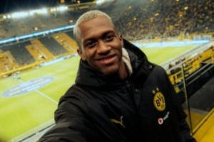 今夏正式加盟！多特新援贾斯汀·勒马造访主场，本周和U23训练