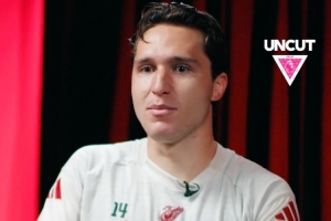 基耶萨谈索博对阵枪手的任意球:飞行中急速下坠,简直不可思议