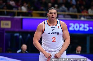 咋打咋进超高效！洛夫顿14中10&三分7中5怒砍26分6板5助2断！