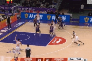 三分神射手！刘正清半场三分3中3射落11分 次节连中两记三分得8分