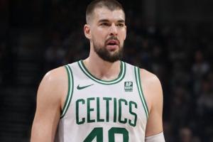 队记：若快船决定交易祖巴茨 绿军需要付出大量选秀权才能得到他