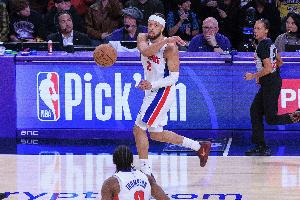 走钢丝！坎宁安过大海传球险些失误 错进错出奥萨尔暴扣终结