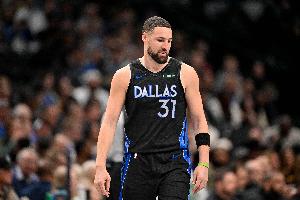 今天很开心！克莱首节替补5分半6中4得到10分 三分4中2&创里程碑