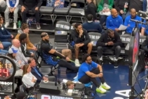 看看风水？加福德脚踝也不舒服 队记：这个部位一直困扰着他