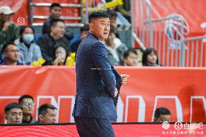 还有悬念吗？广东三节落后上海36分！萨姆纳23分 张镇麟22分