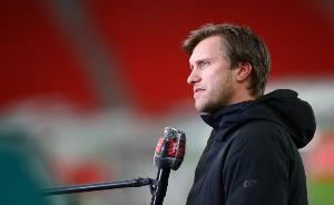 克罗舍:球队防守端表现完全不合格 仍相信托普默勒能扭转局面