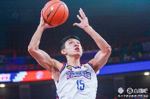 上半场爆砍23分！郑昊燃11中8&5记三分拿下23分1助攻 三节打卡