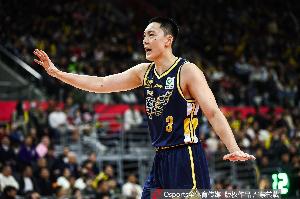 效率极低好在有罚球！胡明轩12中2拿12分5板2助1断1帽 罚球8中7