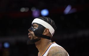 难度五颗星！古德温顶着防守底线漂移出手 皮球空心入网