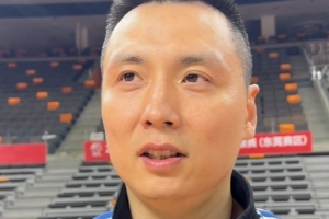 卢伟:洛夫顿有背伤可能轮休 适当增加轮转 希望其他人能多分担