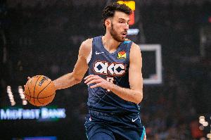 围追堵截！雷霆铁血防守密不透风 最终造成火箭24秒违例