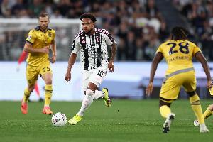 天空:麦肯尼引起了两支英超球队的兴趣,维拉此前对他有意