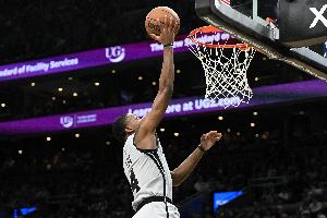 开场很强势！福克斯半场7中5砍下14分 三分2中2&首节独得12分