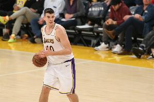 霍里：若湖人为了交易而交易 就会再做出送走祖巴茨这种愚蠢交易