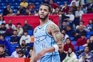 记者：韦瑟斯庞想带病上场被拒绝 头号球星缺阵青岛反而甩开包袱