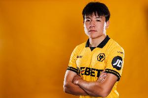 闯荡英伦！央视：21岁徐彬与狼队签下的是一纸长约