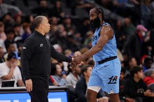 想让哈登留下吗？卢：他对我们意义重大 谁不想拥有哈登呢？