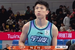 又帅又能打！刘晓宇三分5中2拿12分6板&正负值+12 关键前板弑旧主