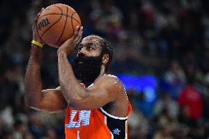 Shams：快船在权衡 能否用哈登换回一个更契合长期规划的年轻球员