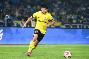 足球报:杨希大概率离队,中国香港球员巴拉克将加盟青岛西海岸