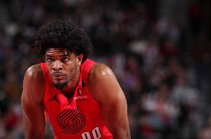 小杨的队友！NBA官方祝斯库特·亨德森22岁生日快乐！