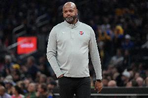 活塞主帅拒绝点评交易：每年这个时段处理球员的人情因素变得很难