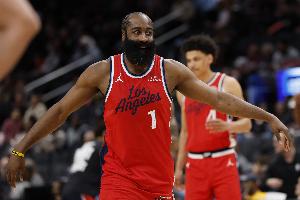 Shams：快船和哈登这几天一直在商讨交易一事 现在是双赢局面