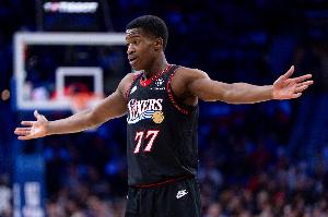 身手全面！埃奇库姆上半场9中5砍下11分4板3助 正负值+10