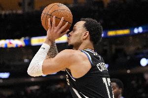 把握机会！科菲8投7中&三分3中2 砍下赛季新高的16分5篮板