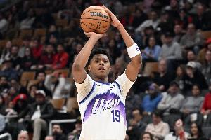 低效!埃斯·贝利错失绝杀球 26投9中得到17分6板1助2断1帽