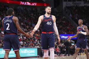 哈登和祖巴茨都走了~Haynes：快船不会交易伦纳德