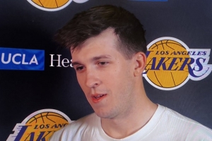 里夫斯：肯纳德是联盟最优秀的三分射手之一 他能弥补我们的不足