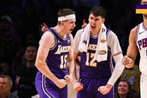 终于等到你！湖人发布赢球海报：里夫斯和拉拉维亚怒吼上封面