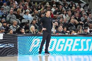 米奇·约翰逊:弗拉格的实力十分出众 文班本场交出一份全面答卷