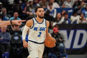 2天被交易2次！Shams：黄蜂将泰厄斯·琼斯送去独行侠 换布兰纳姆