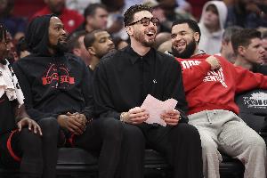 火箭主场两连败 申京：我们真的想念范弗里特