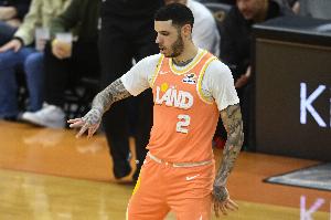 本西打喷嚏？媒体人谈勇士想签大球：不会投篮是NBA球员的斩杀线