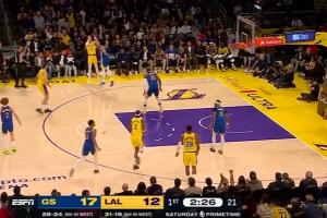 这就是联盟第一射手？肯纳德刚上首次三分出手就拿下湖人生涯首分