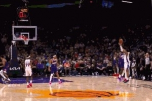 反复确认！沃特福德超极限压哨三分 裁判回看超时无效