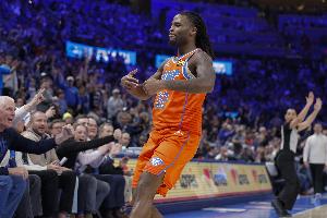 23分4板4助4断！戴格诺特：华莱士表现全面 带来了很多积极影响