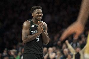 爱德华兹：两连败期间我不觉得球队活力有问题 就是单纯投不进球