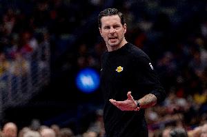 雷迪克：防守端失误太多 应对持球突破出现了过度协防